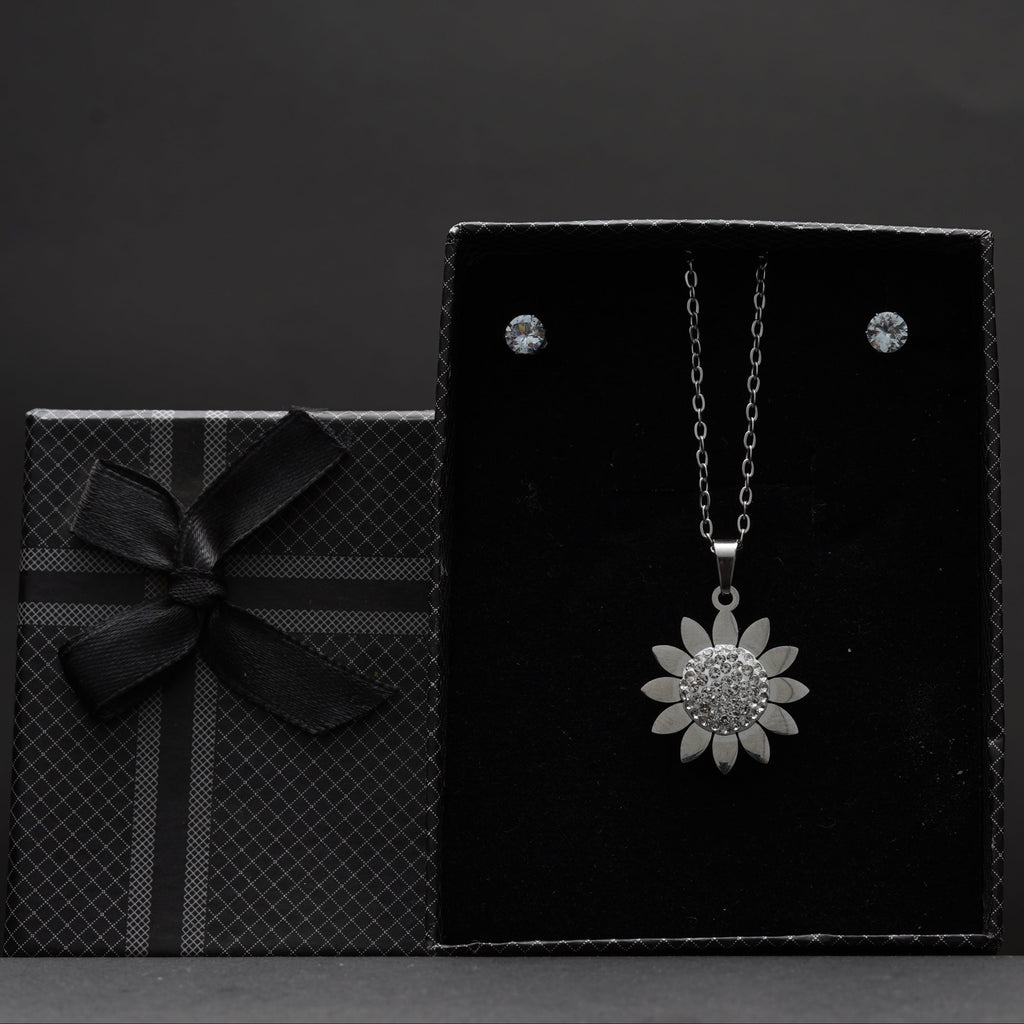 Daily Wear Silver Flower Locket Set