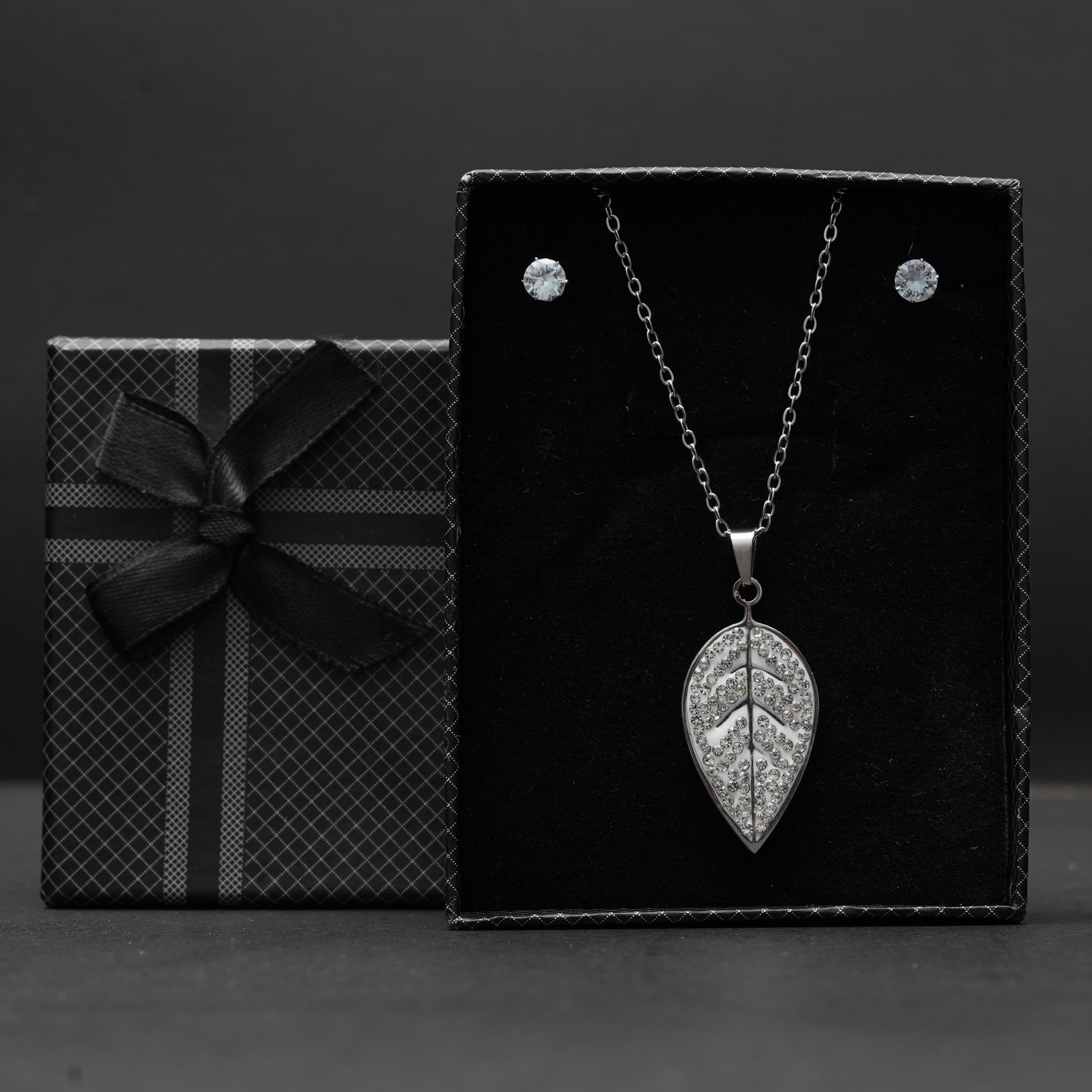 Leaf Shape Locket & Earrings Set
