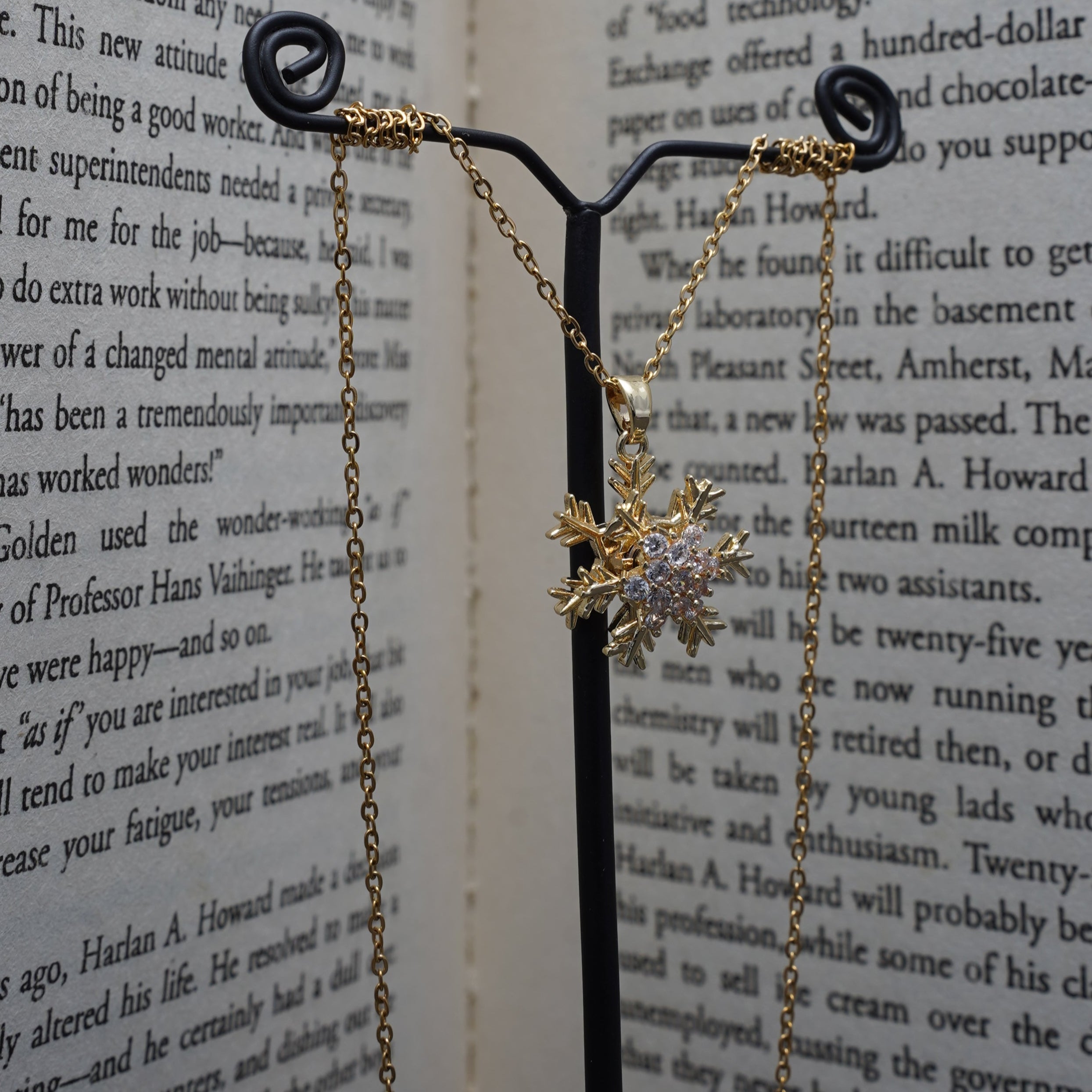 Luxury Golden Snowflake Locket